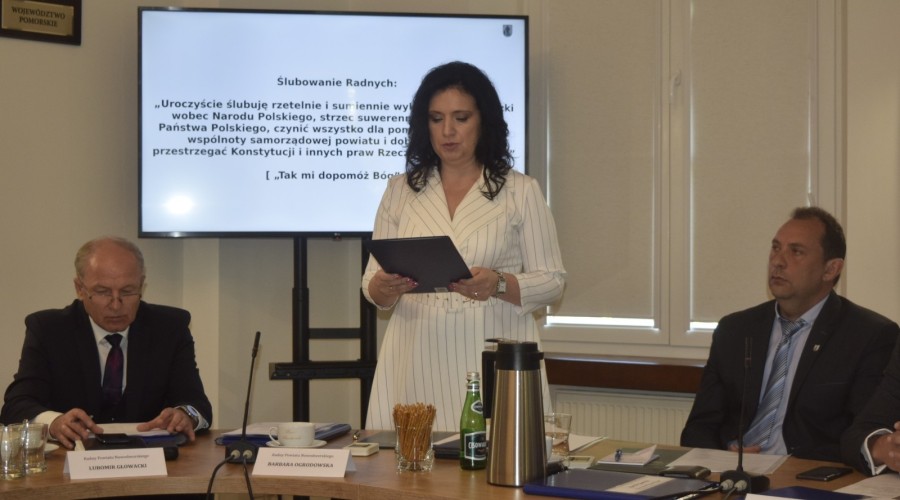 I SESJA rADY powiatu (19)