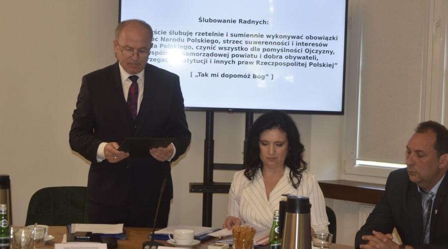 I SESJA rADY powiatu (9)