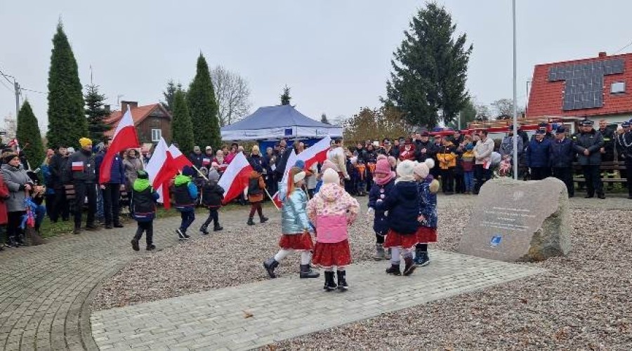 Mieszkańcy Gminy Sztutowo uczcili Święto Niepodległości (18)