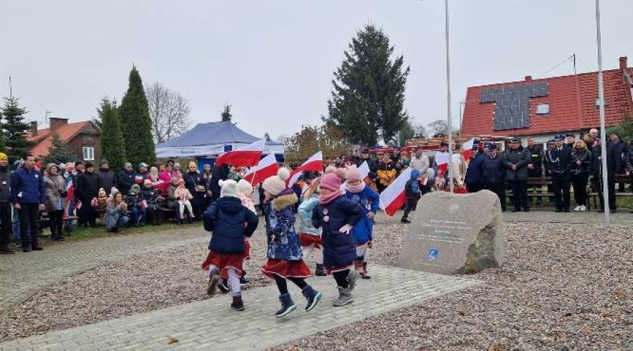 Mieszkańcy Gminy Sztutowo uczcili Święto Niepodległości (19)