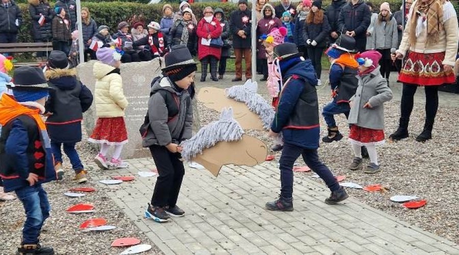 Mieszkańcy Gminy Sztutowo uczcili Święto Niepodległości (21)