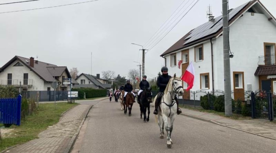 Mieszkańcy Gminy Sztutowo uczcili Święto Niepodległości (8)