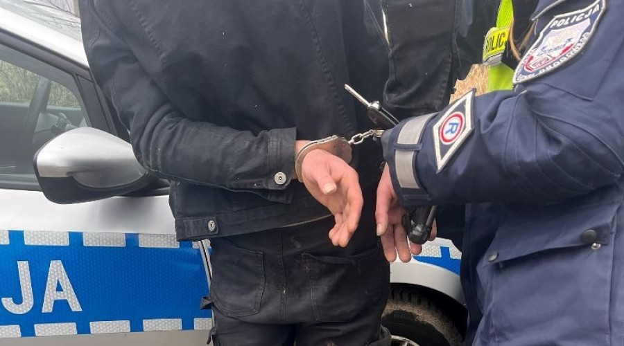 Sceny jak z filmu na Żuławach! Strzały w opony i pogoń za kierowcą który zepchnął radiowóz. (1)