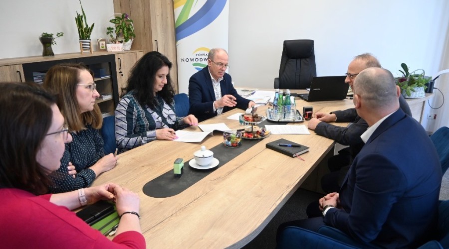 Nowa linia autobusowa w powiecie nowodworskim – podpisano umowę na transport publiczny (2)