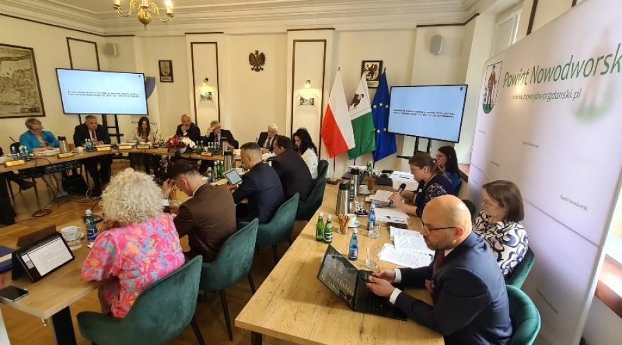 sesja rady powiatu nowodworskiego 17.06 (49)