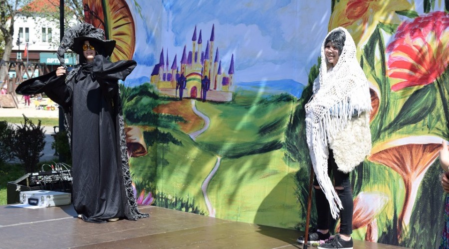 Nowy Dwór Gd. Art Majówka przed Żuławskim Ośrodkiem Kultury  (2)