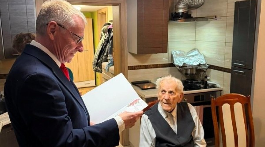 Nowy Dwór Gdański. 99. Urodziny Pana Stanisława Wróbla. Najlepsze życzenia (1)