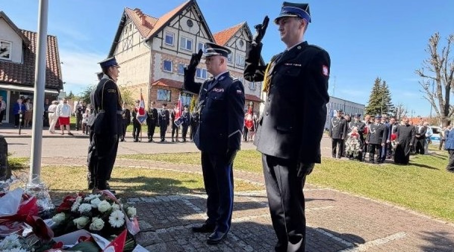 Uroczyste obchody Święta Narodowego Konstytucji 3 Maja w Nowym Dworze Gdańskim  (35)