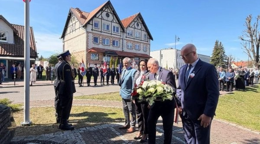 Uroczyste obchody Święta Narodowego Konstytucji 3 Maja w Nowym Dworze Gdańskim  (36)