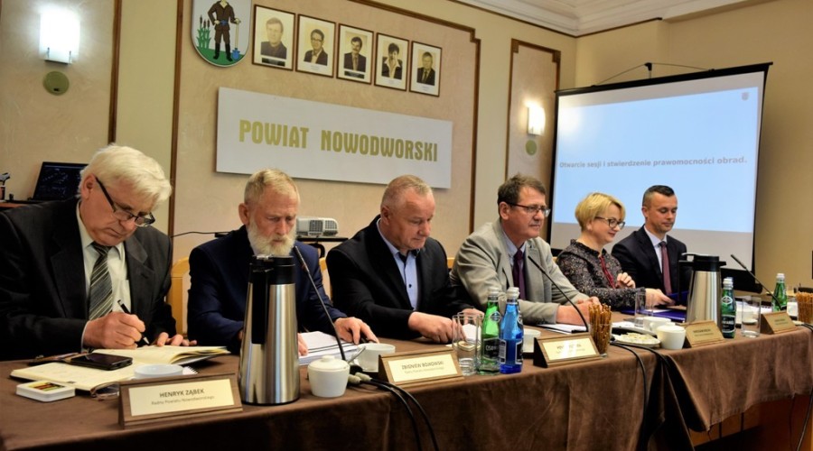 sesja rady powiatu nowodworskiego01