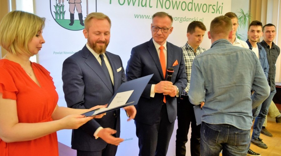 sesja rady powiatu nowodworskiego23