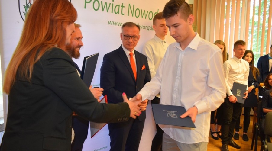 sesja rady powiatu nowodworskiego48