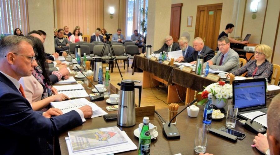 sesja rady powiatu nowodworskiego81