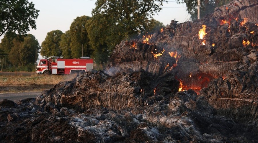 fot.Krzysztof Firko pożar sterty słomy (13)