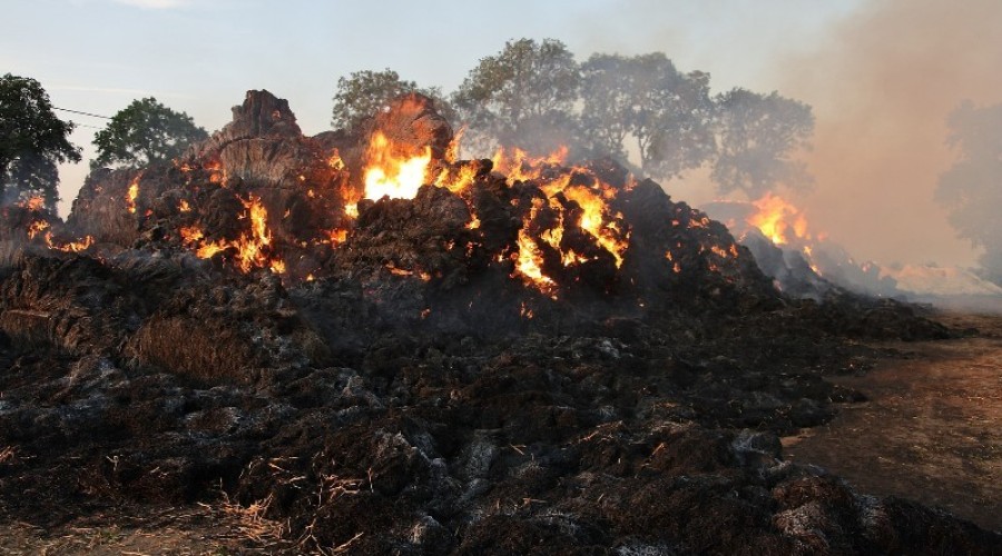fot.Krzysztof Firko pożar sterty słomy (18)