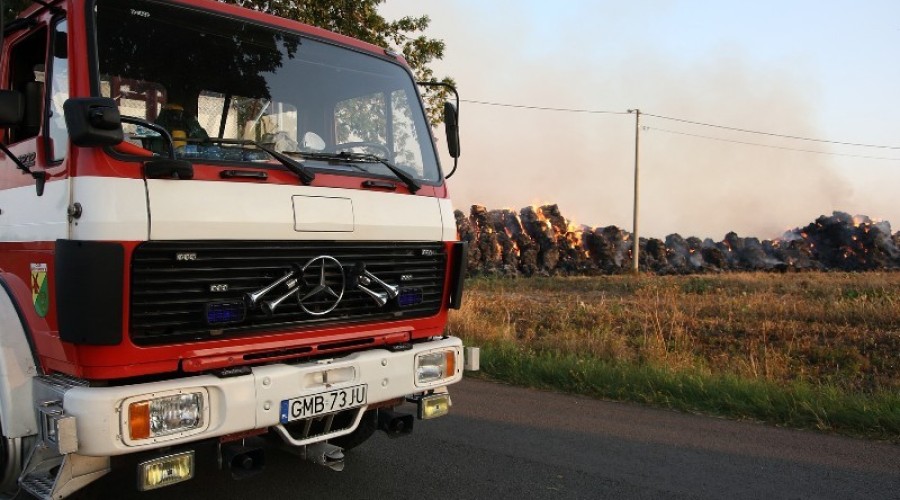 fot.Krzysztof Firko pożar sterty słomy (34)