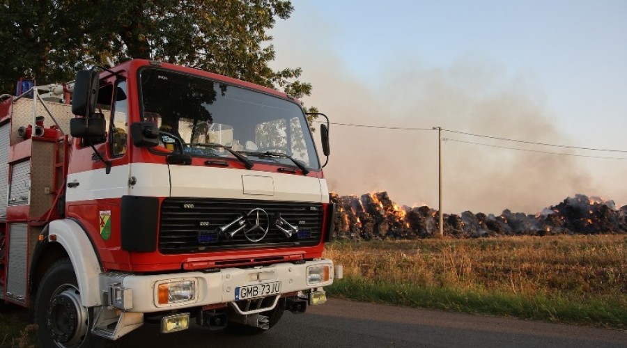 fot.Krzysztof Firko pożar sterty słomy (36)