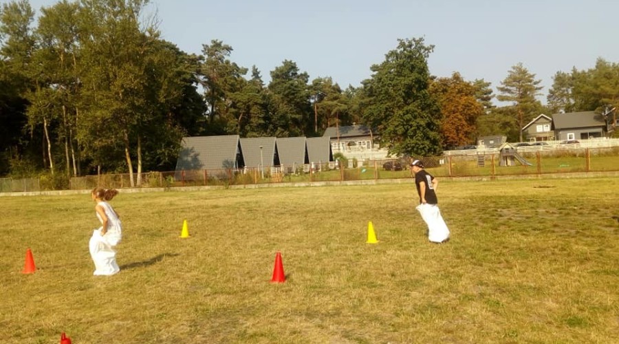 Wakacje w Kątach Rybackich zakończono wspólną zabawą na festynie rodzinnym (12)