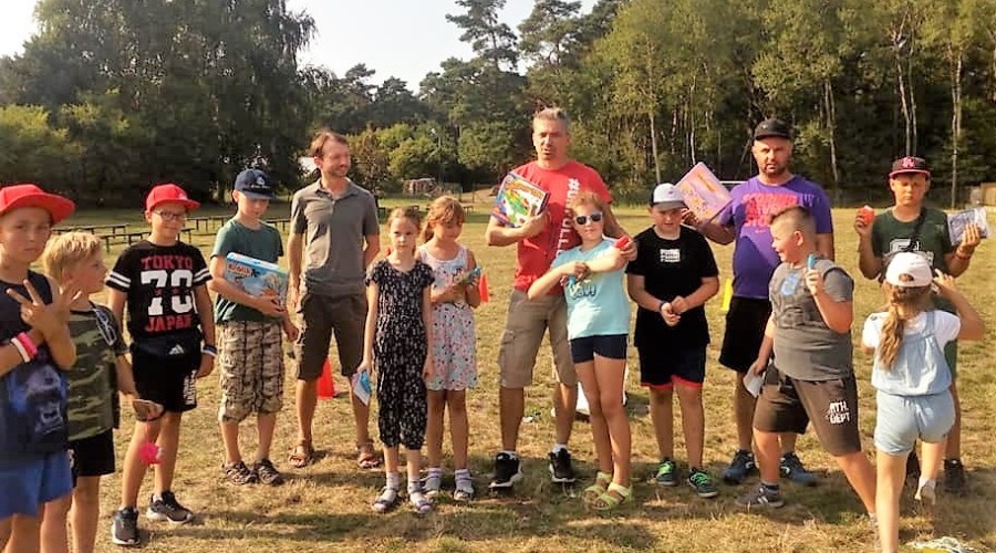 Wakacje w Kątach Rybackich zakończono wspólną zabawą na festynie rodzinnym (2)