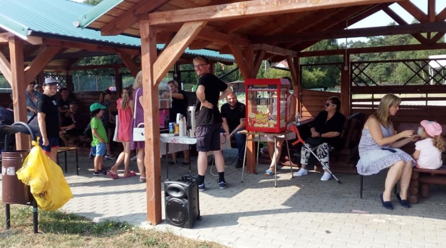 Wakacje w Kątach Rybackich zakończono wspólną zabawą na festynie rodzinnym (6)