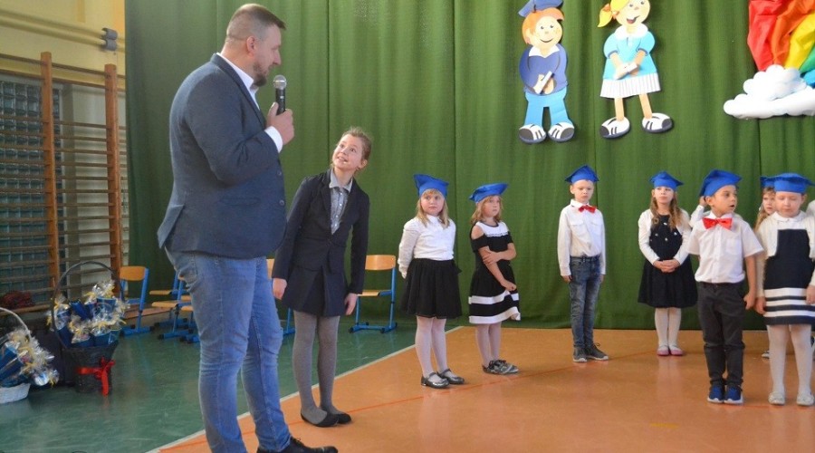 Uroczystość pasowania na ucznia w Szkole Podstawowej w Sztutowie (11)