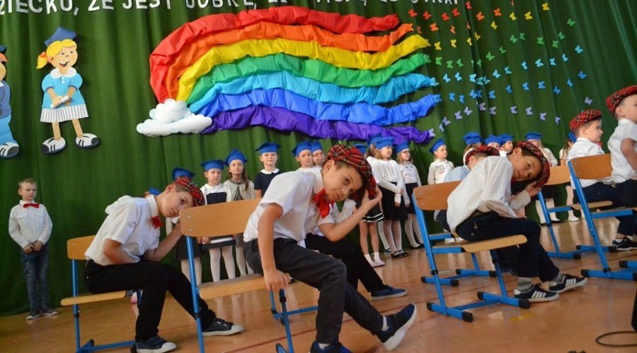 Uroczystość pasowania na ucznia w Szkole Podstawowej w Sztutowie (4)