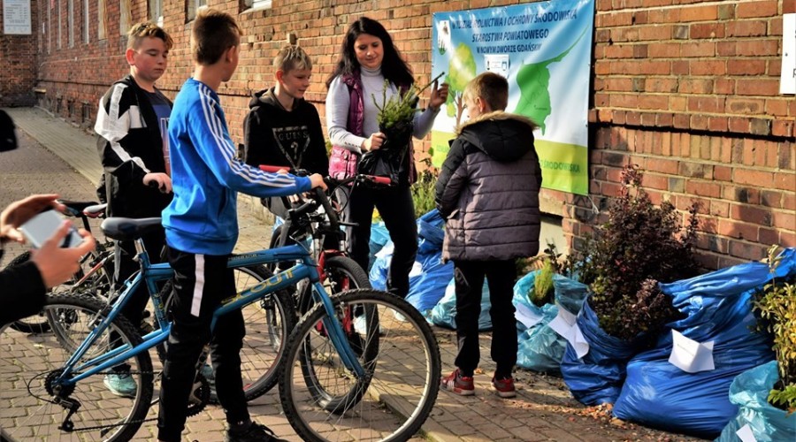 akcja drzewko za butelkę starostwo (11)