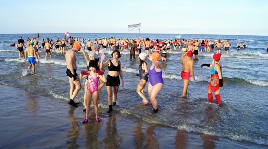 V kąpiel morsów w Kątach Rybackich. Sportowy weekend w Gminie Sztutowo (11)