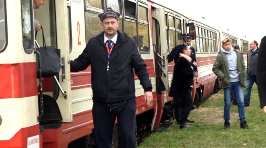 1 listopada. Dzień Wszystkich Świętych. Tłumy na cmentarzach.05