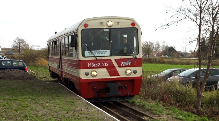 1 listopada. Dzień Wszystkich Świętych. Tłumy na cmentarzach.06