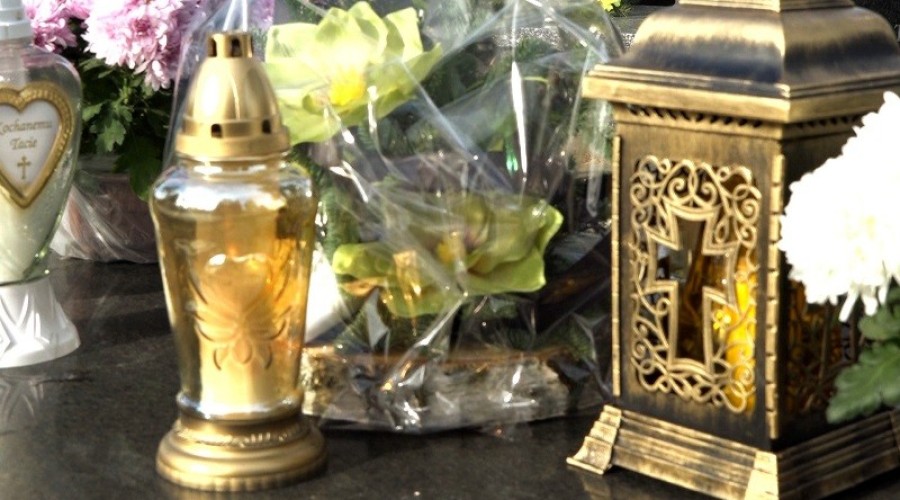 1 listopada. Dzień Wszystkich Świętych. Tłumy na cmentarzach.15