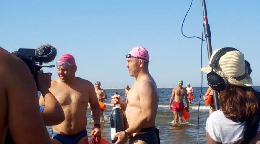 leszek naziemiec przepłynął wisłę wpław03