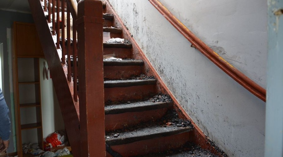 burmistrz-odwiedził-pogorzelców.-Pożar-Myszewko-6