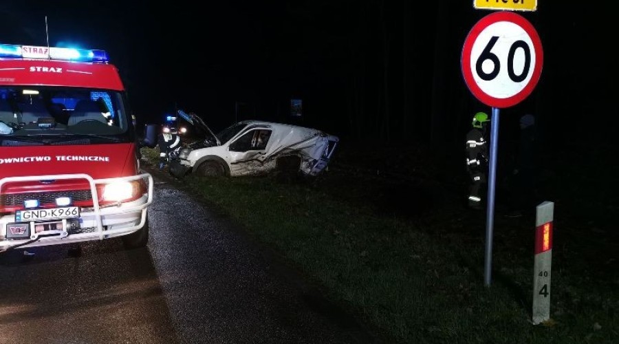 Kierowcy w szpitalu. Zderzenie dwóch aut w Junoszynie. (5)