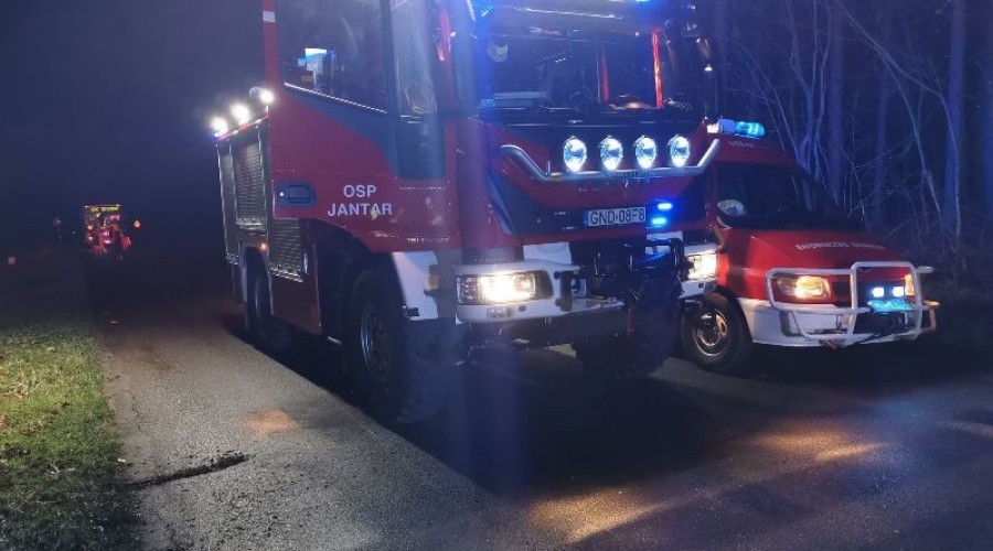 Kierowcy w szpitalu. Zderzenie dwóch aut w Junoszynie. (6)