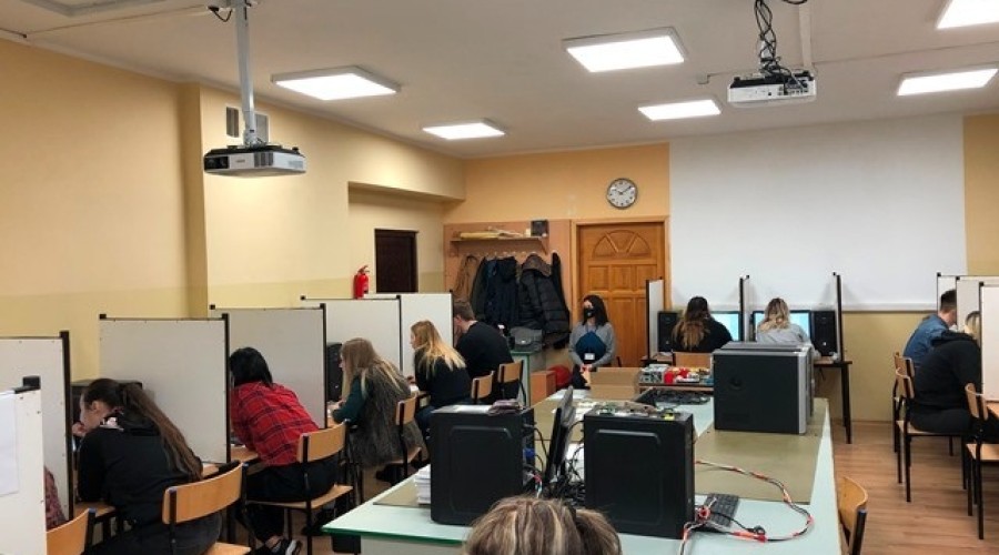 Egzaminy zawodowe w Zespole Szkół   (16)