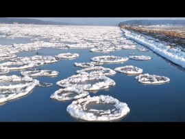Zima na Ujściu Wisły. Kra na rzece. Mikoszewo