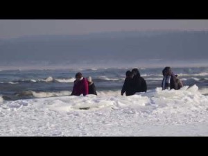 Góry lodowe w Mikoszewie. Oblężenie plaży. 