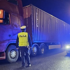Policjantki z drogówki w Nowym Dworze Gdańskim zatrzymały 28-letniego kierowcę ciężarówki, który był pod wpływem narkotyków i miał przy sobie marihuanę.