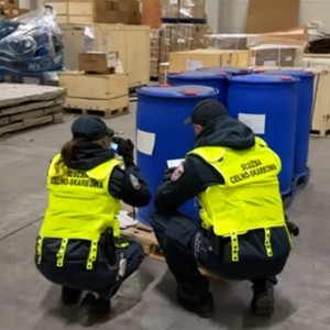 KAS zatrzymała 1 tonę substancji psychotropowej prekursora „pigułki gwałtu