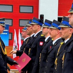 Święto strażaków w Nowym Dworze Gdańskim. Nowy sprzęt za niemal 2 miliony złotych i zasłużone awanse!