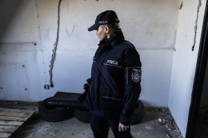 Nowy Dwór Gd. Policjanci kontrolują pustostany i miejsca gromadzenia się bezdomnych