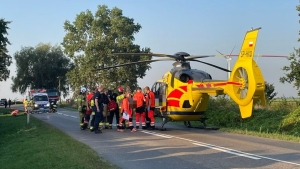 wypadek z udziałem motocyklisty na zakręcie w Tujsku