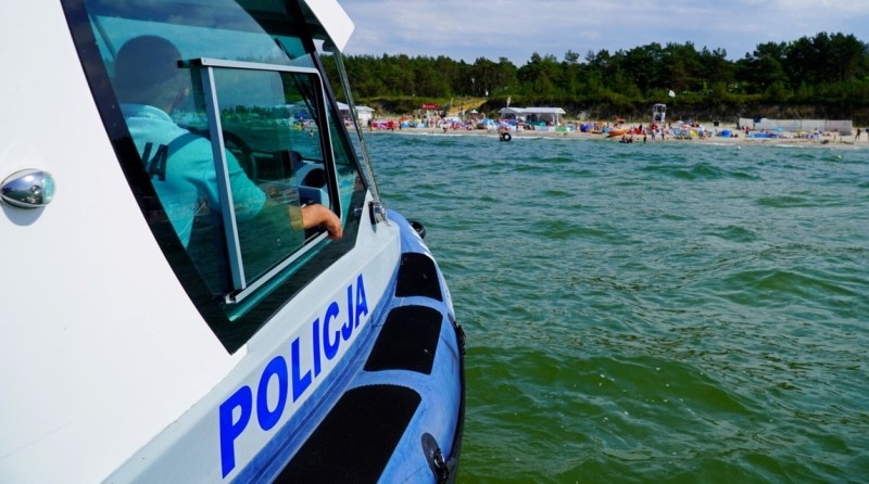 Przed nami długi sierpniowy weekend. Policjanci przypominają o zachowaniu bezpieczeństwa nad wodą.
