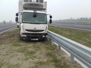 Hamował na poboczu. Niebezpieczne zdarzenie na ekspresówce.