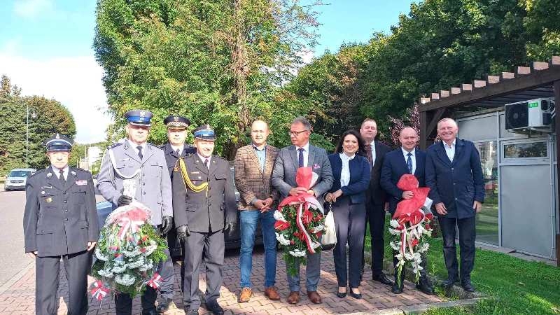 84.rocznica wybuchu II Wojny Światowej. Złożono kwiaty w miejscach pamięci.