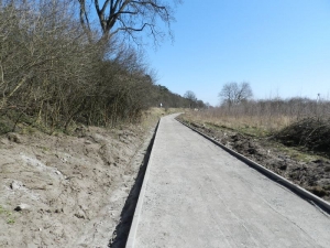 Stegna. Trwa budowa ścieżki rowerowej wzdłuż drogi wojewódzkiej nr 501.