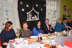 Spotkanie opłatkowe WTZ przy Stowarzyszeniu dla osób Niepełnosprawnych ”Pomocna Dłoń” w Marzęcinie. 