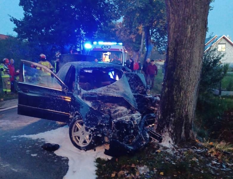 Groźny wypadek w Drewnicy. Kierowca był nietrzeźwy i nie posiadał uprawnień do kierowania pojazdami