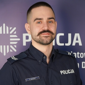 Poznaj swojego dzielnicowego st. sierż. Kamil Marzec obsługuje rejon miasta Nowy Dwór Gdański
